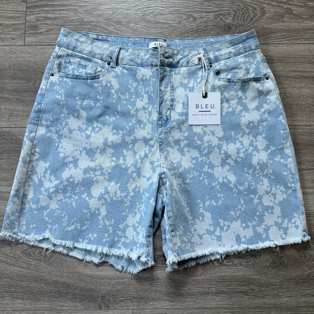 NWT Bleu Woman’s Blue Jean Shorts with Frayed Hem and Vintage Look Size 16